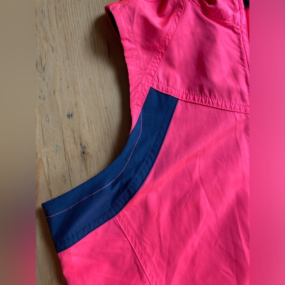 Brooks Women's Nightlife Essential Run Vest Bright Pink/ Anthracite Small EUC - Picture 4 of 14